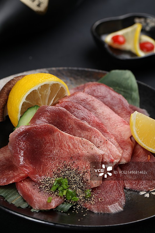 特上牛舌厚切图片素材