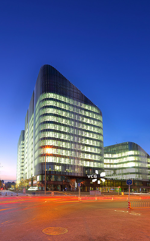 光华路SOHO外部夜景图片素材