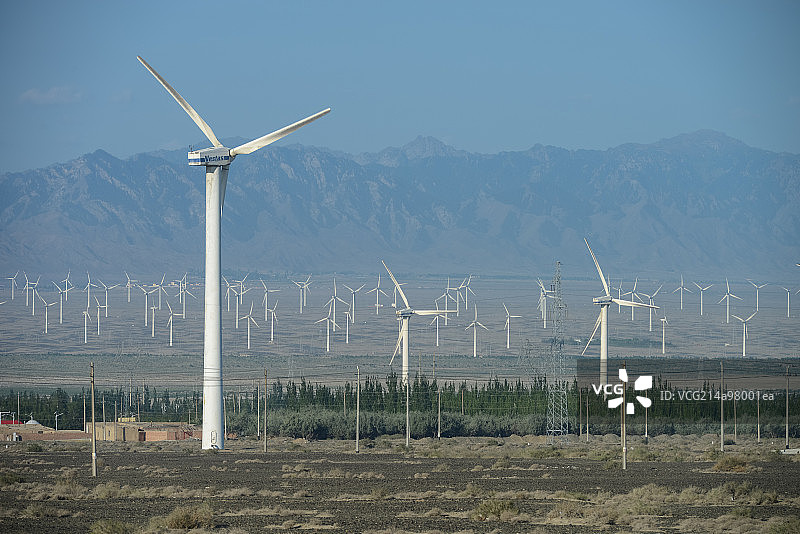 新疆达坂城风力发电图片素材
