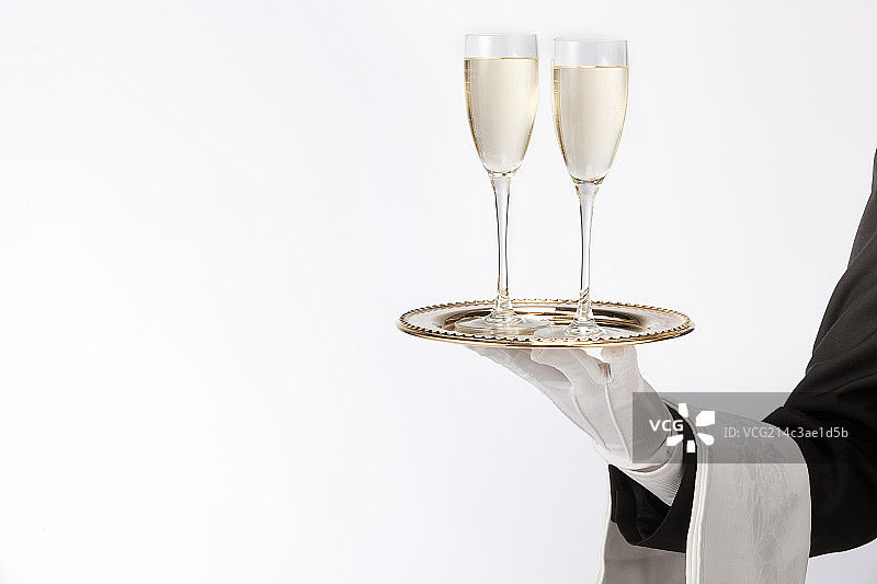 服务员端着酒杯图片素材