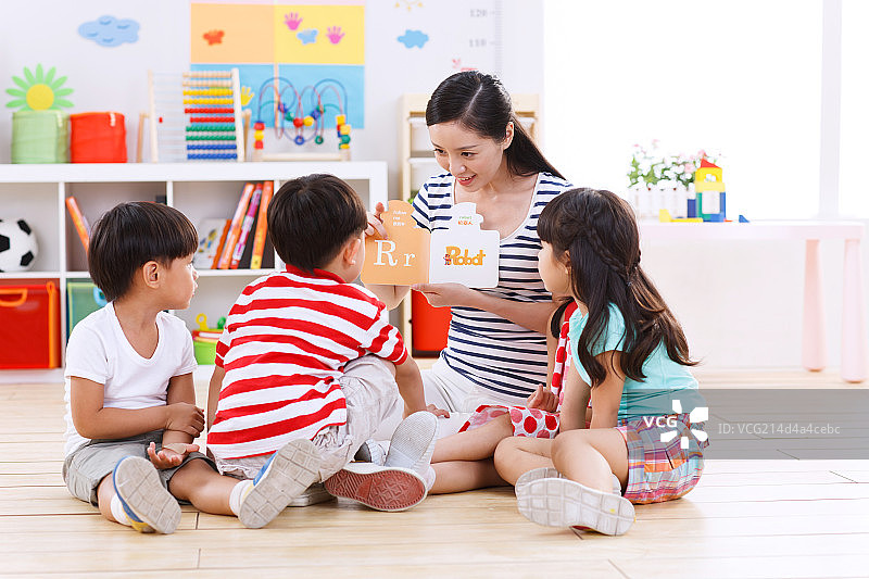 幼儿园的儿童在学习图片素材