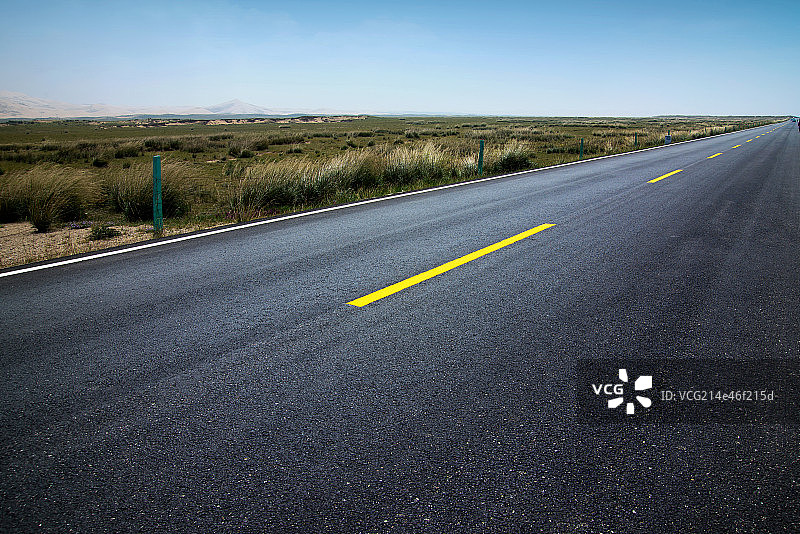 荒野沙漠公路图片素材