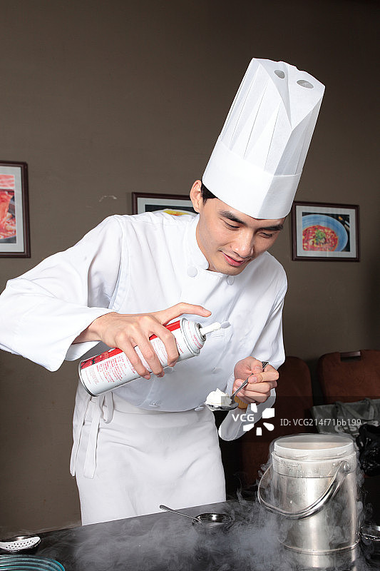 穿着厨师服的男人图片素材