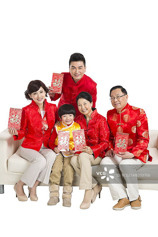 棚拍节日气氛中的唐装一家人团聚图片素材