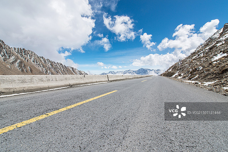 四川省阿坝州小金县巴朗山风光图片素材