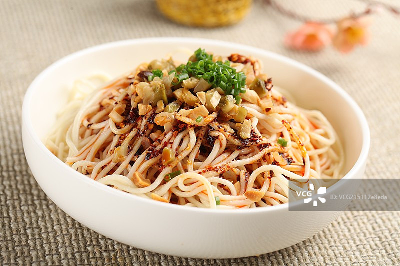 鸡丝凉面图片素材