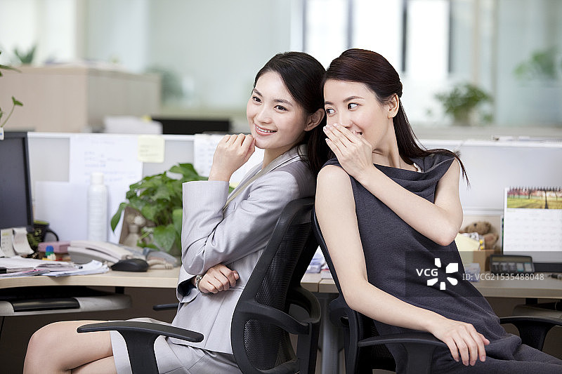 职场女性说悄悄话图片素材