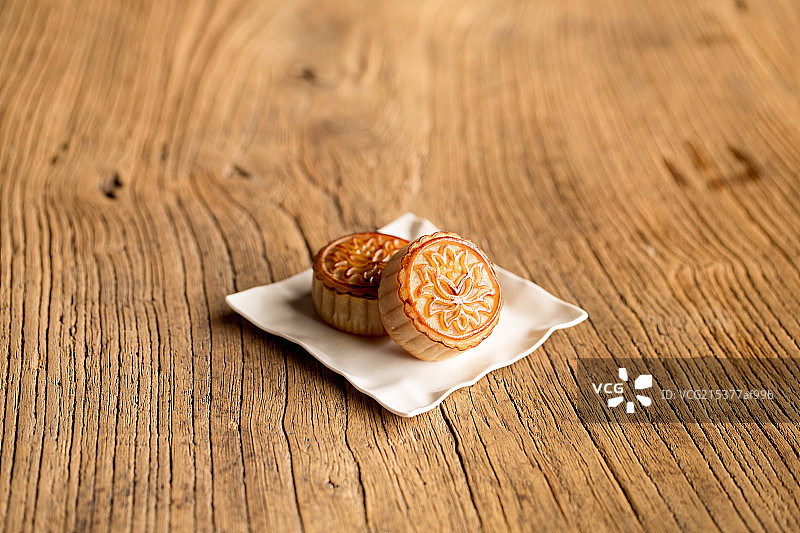 中秋月饼和茶具图片素材