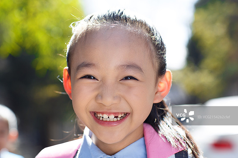 开心快乐的小学生图片素材