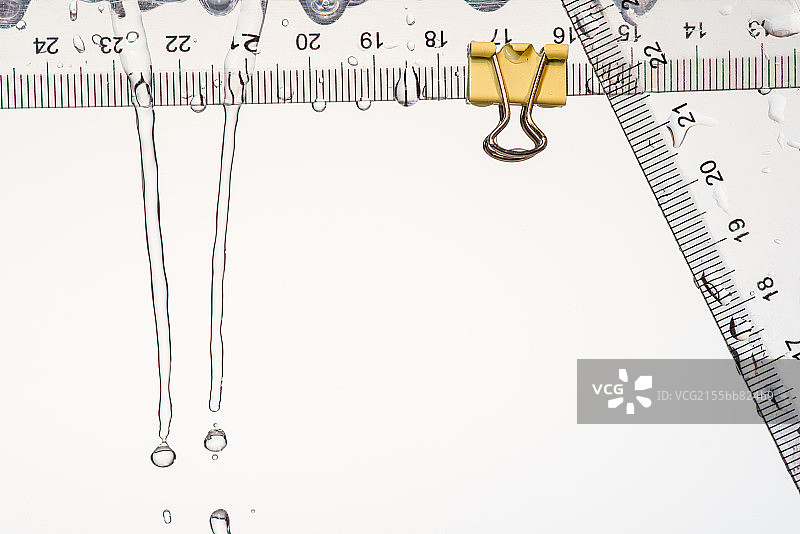 水中的文具图片素材