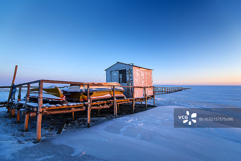寒冬达里诺尔湖的夕阳图片素材