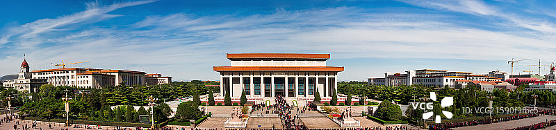 游客排队参观毛主席纪念堂，北京，中国，全景图图片素材