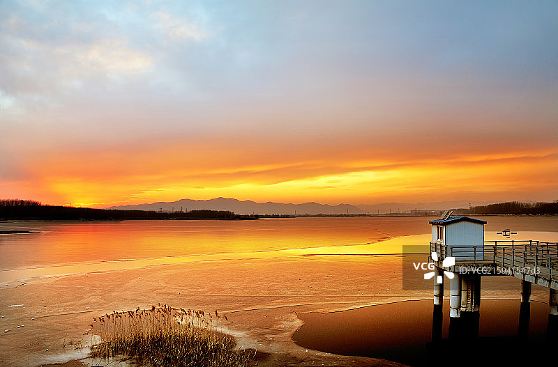 水文站落日图片素材