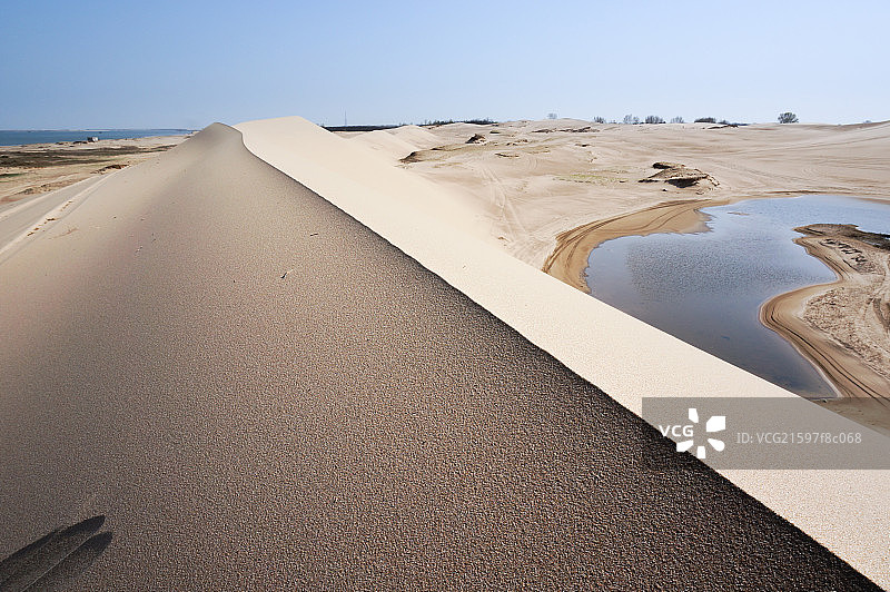 Sand dunes at the seaside图片素材