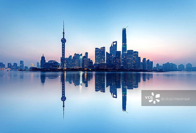 上海城市风光倒影图片素材