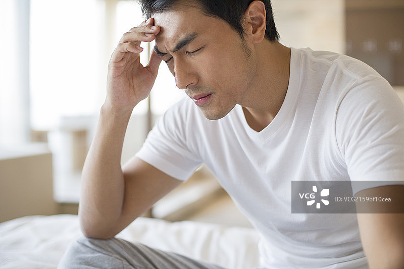 年轻男子头痛图片素材