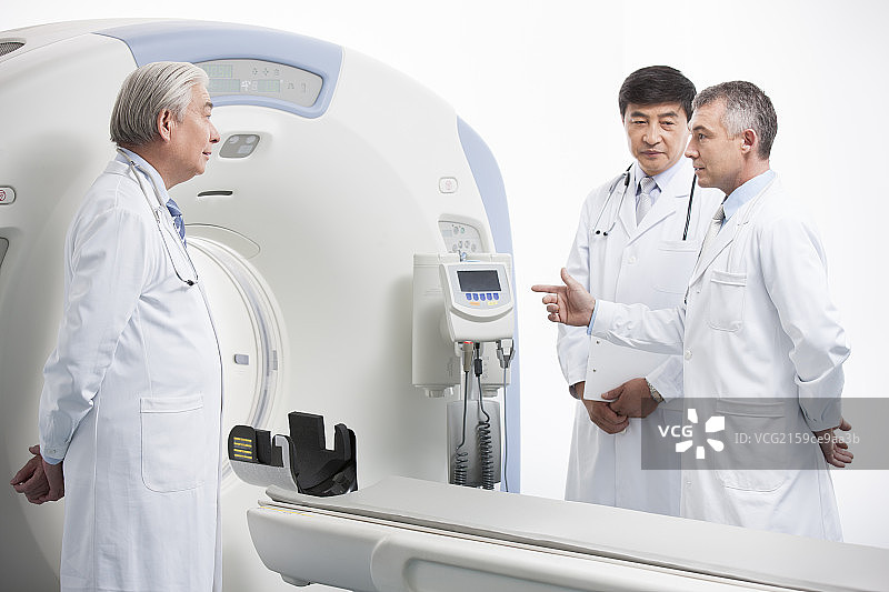 CT室里的医生图片素材