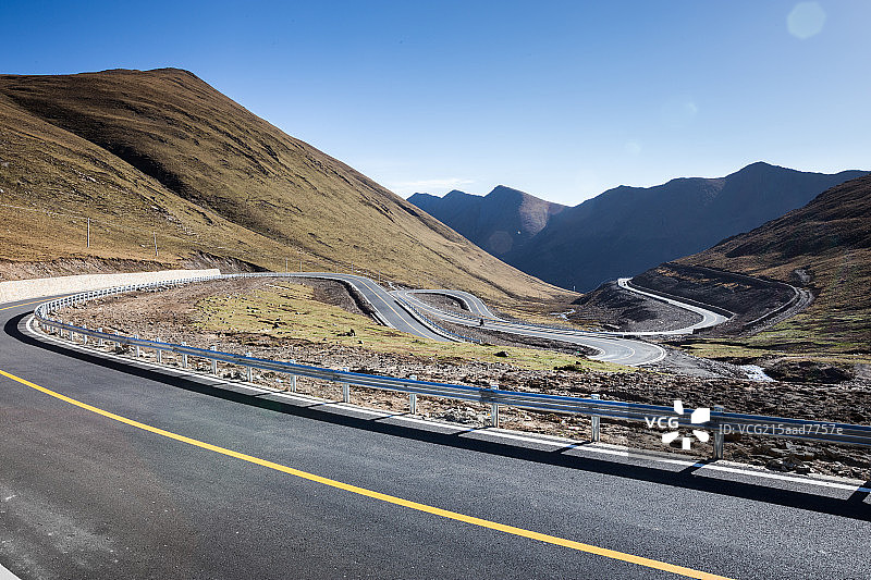 高原山区盘山路图片素材