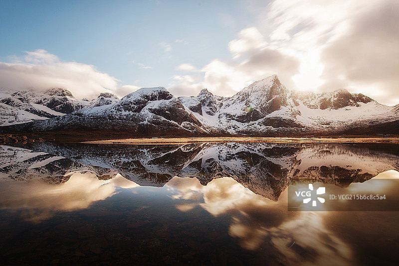 Mountains in Lofoten, Norway图片素材