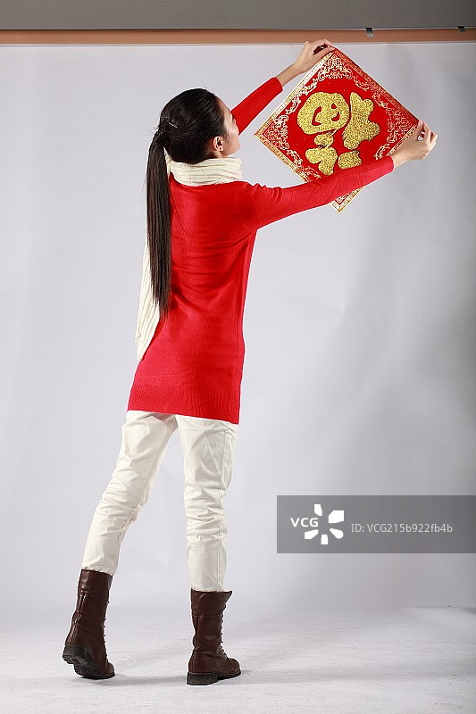 穿红色毛衣的女人图片素材