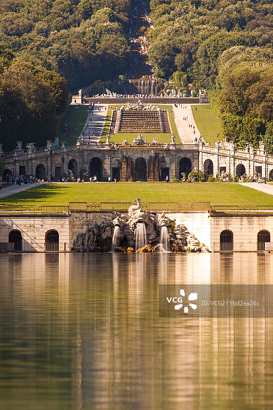 意大利卡塞塔宫廷花园及旧城图片素材