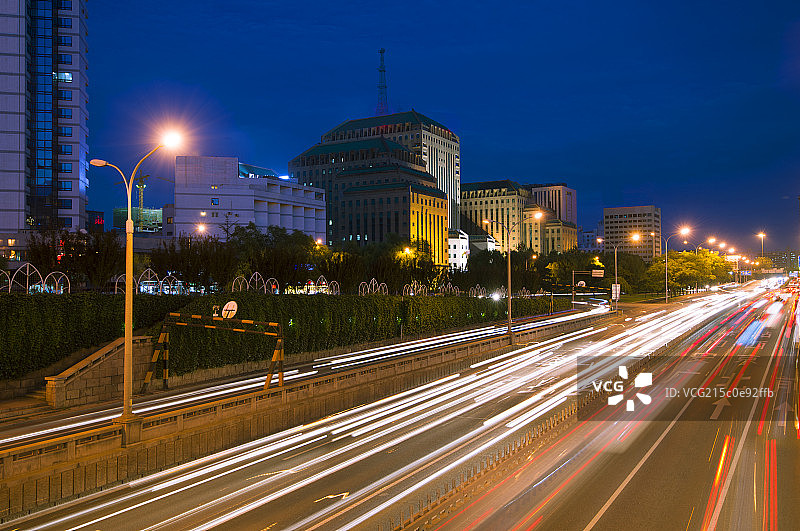 夜晚的北京城主干道图片素材