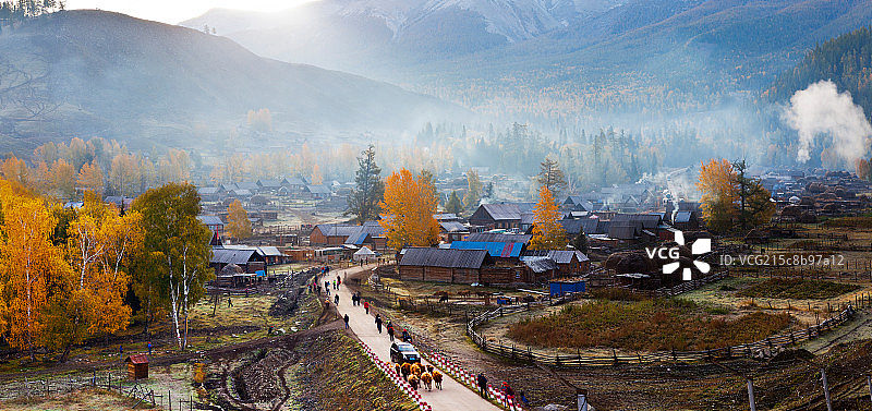 新疆阿勒泰布尔津县白哈巴村图片素材