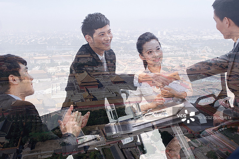 东方人商务合作图片素材