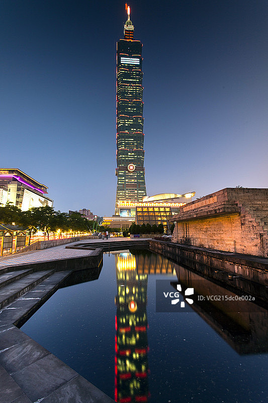 台湾101大楼倒影图片素材