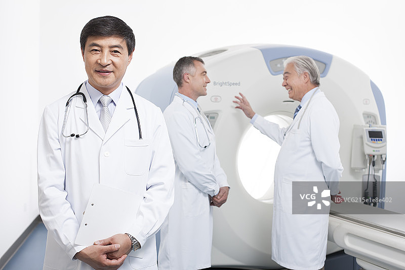 CT室里的医生图片素材