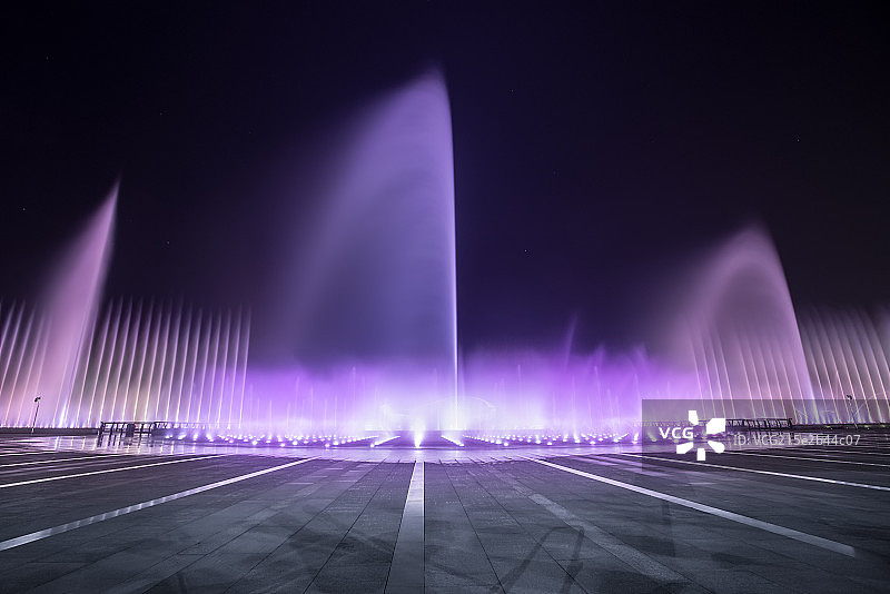 江苏省苏州太湖湾吴江阅湖台音乐喷泉晚会图片素材