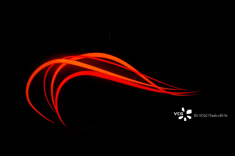 黑色背景下的红色光线图片素材