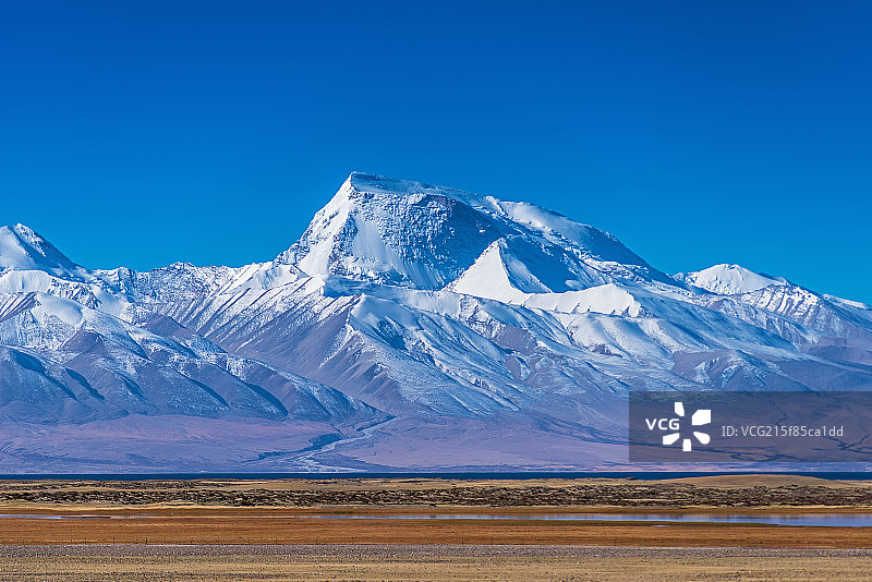 纳木那尼雪山图片素材