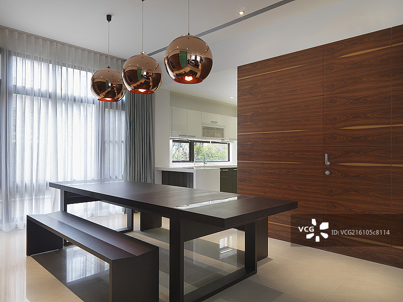 干净的餐桌图片素材