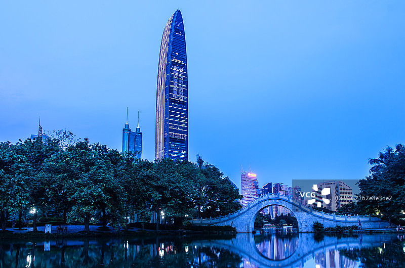 Jingji100 of Night in Shenzhen图片素材