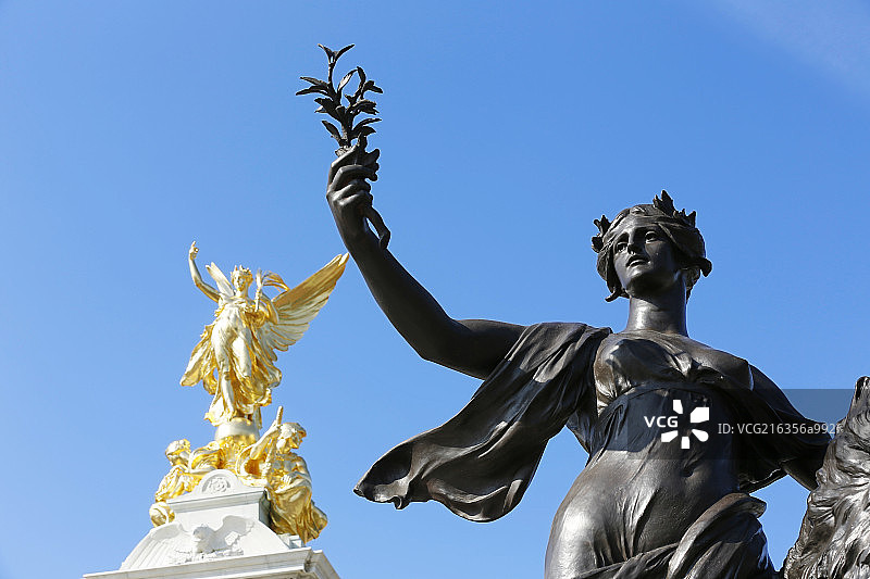 白金汉宫胜利女神纪念碑图片素材