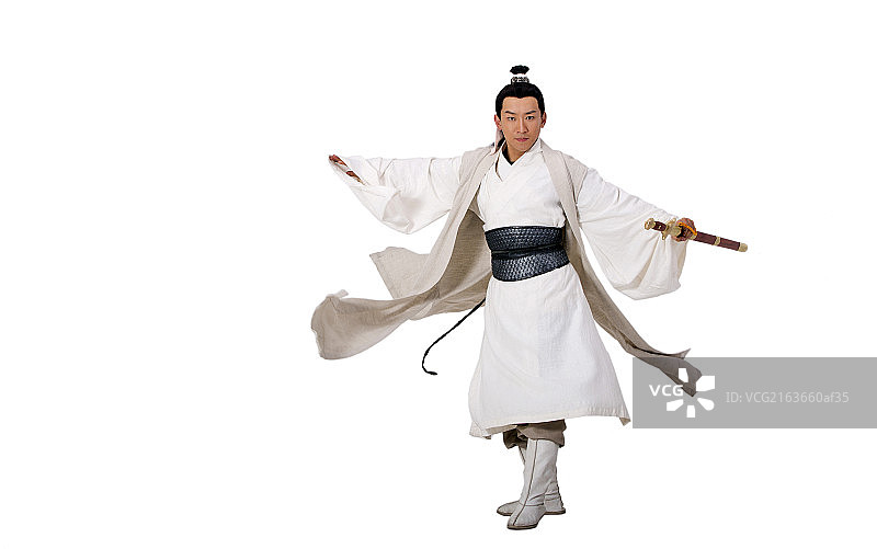 穿古装练武术的青年男人图片素材