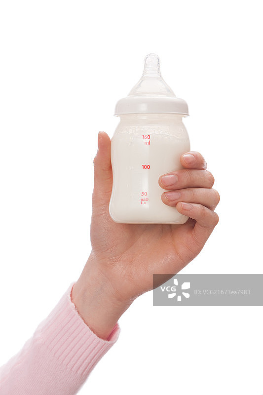 女人的手拿着奶瓶图片素材