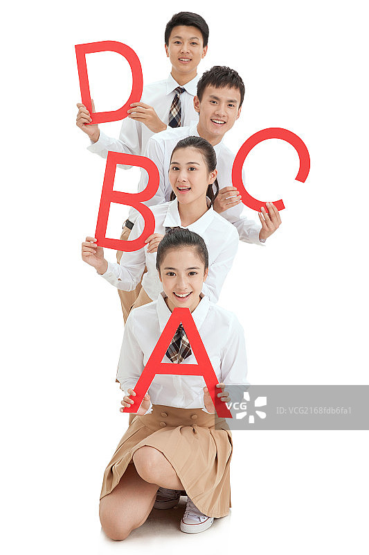 中学生排成一排拿着英文字母图片素材