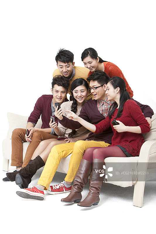 新年年轻人和智能手机图片素材