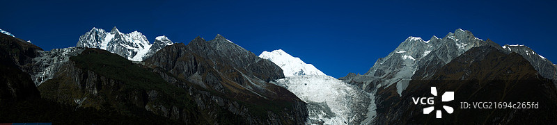 中国四川省雅安海螺沟景区全景图图片素材