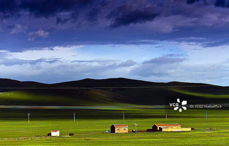 草原深处有人家图片素材