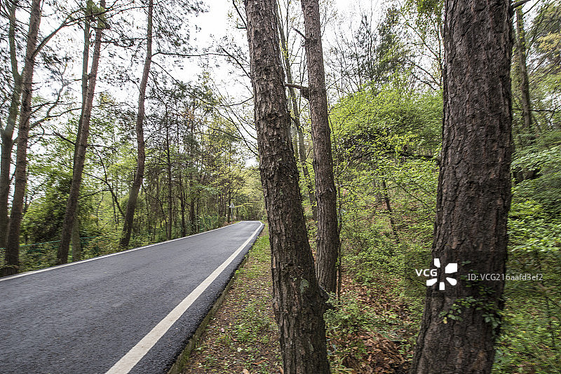 Outdoor mountain road图片素材