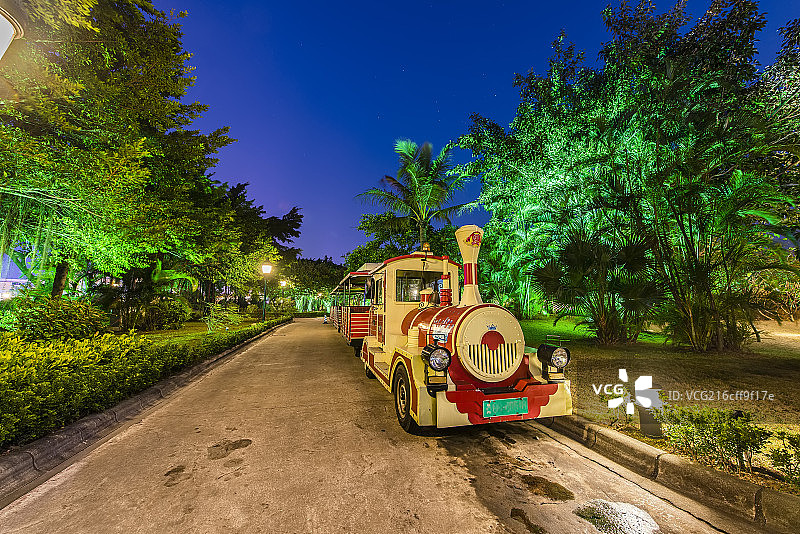 热带都市游览车图片素材