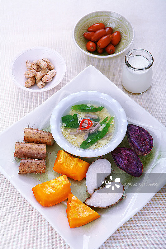 营养四色蒸和菠菜瘦肉蛋花汤图片素材