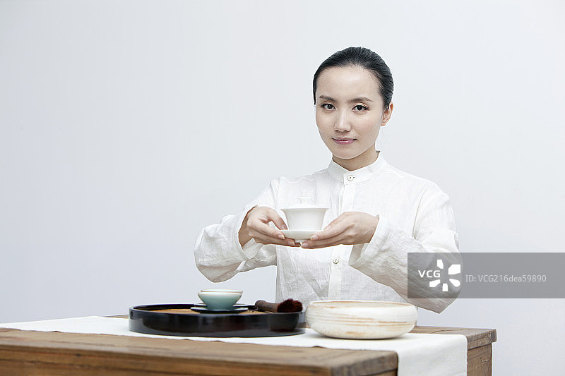中国女性茶艺师做茶艺图片素材