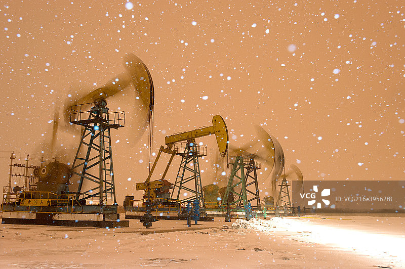 大庆油田开采图片素材