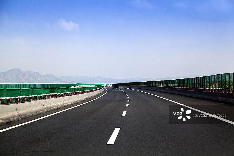 平坦的柏油马路图片素材