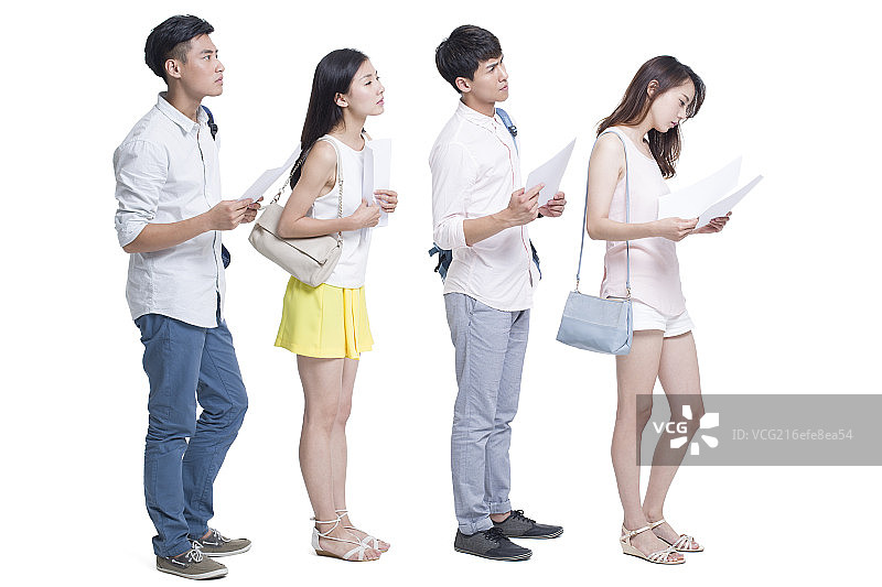 年轻人排队面试图片素材