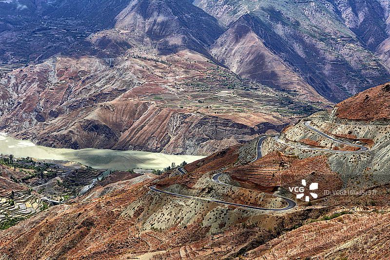 中国云贵高原的山路图片素材